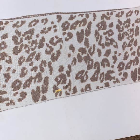Calvin Klein Knit Leopard Print Infinity Scarf - Picture 3 of 5